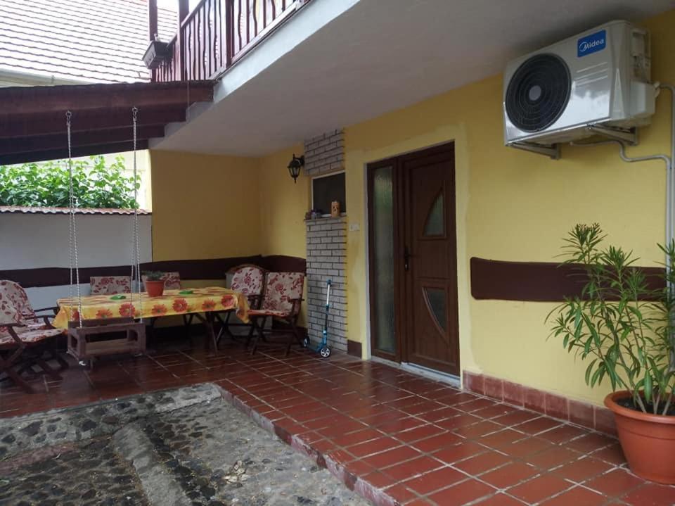 Bazsi Apartman Hajduszoboszlo Exterior photo
