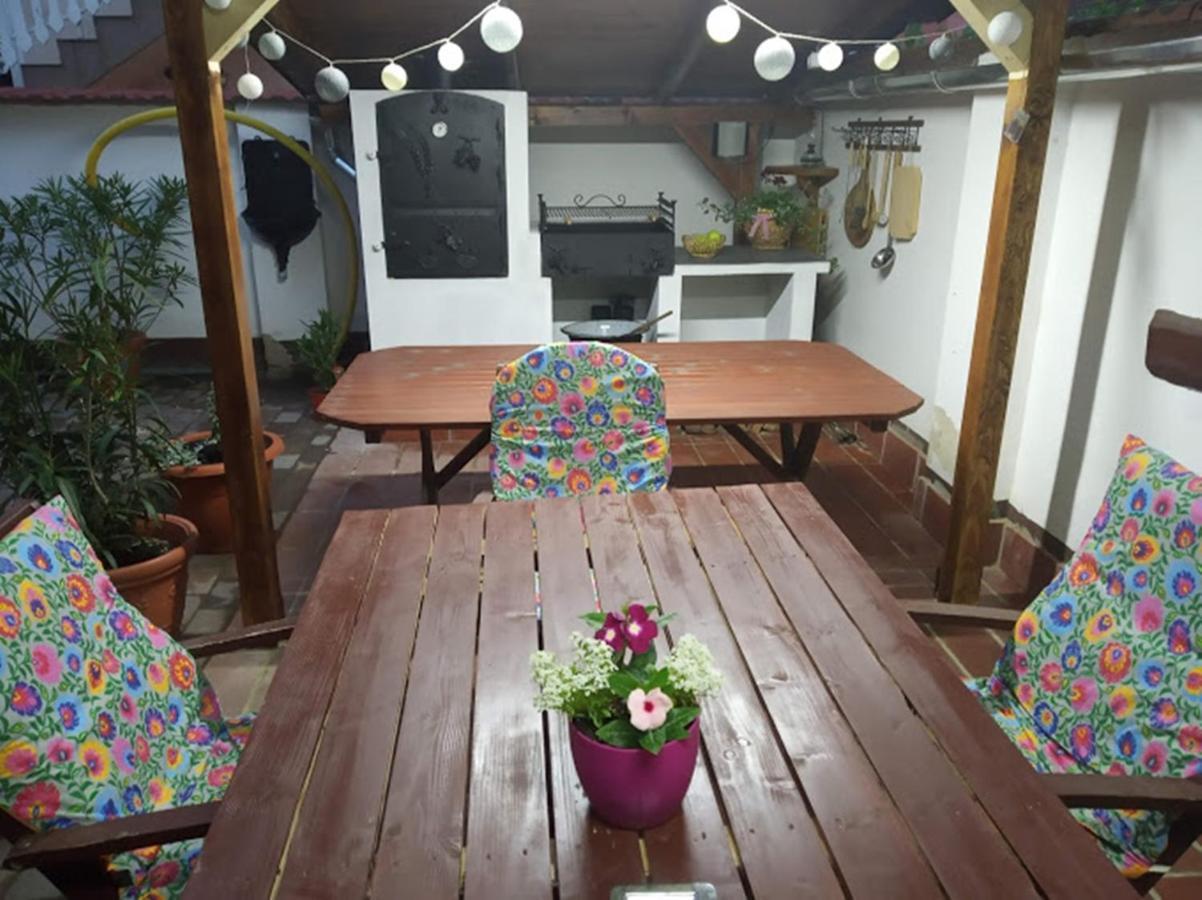 Bazsi Apartman Hajduszoboszlo Exterior photo