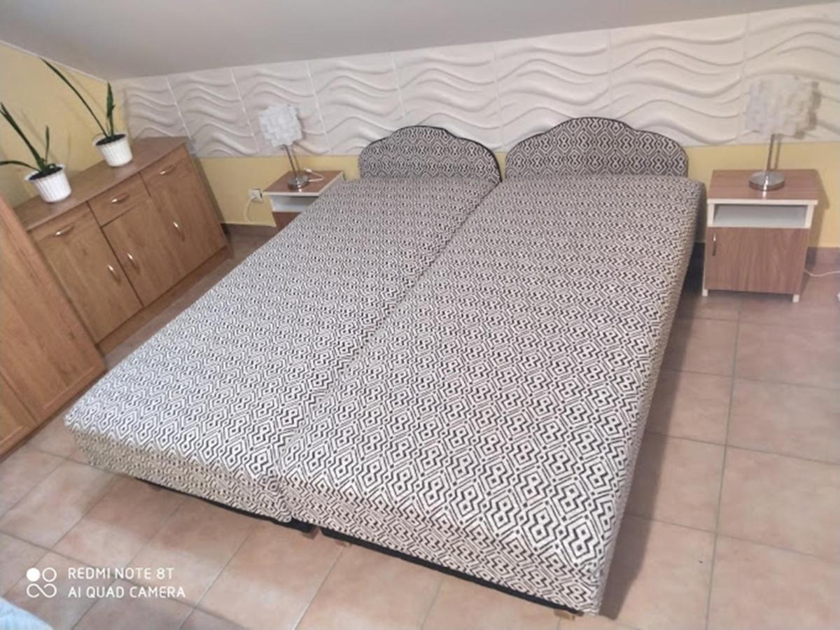 Bazsi Apartman Hajduszoboszlo Exterior photo