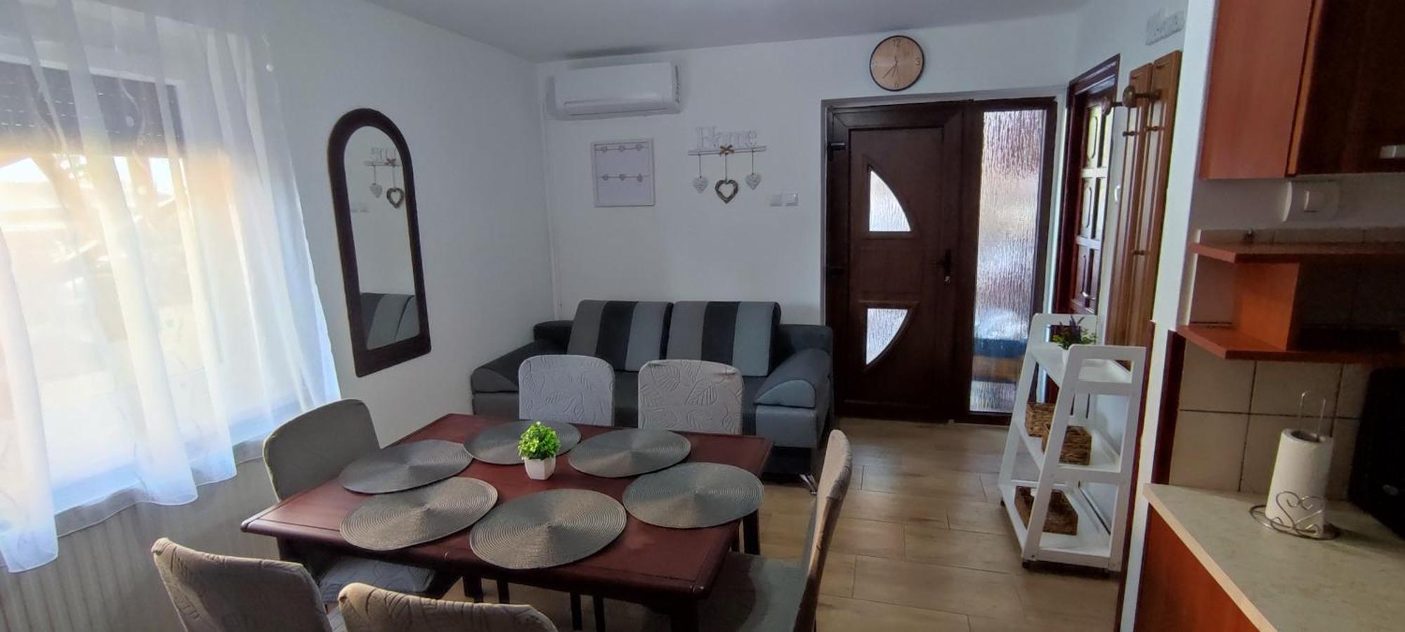 Bazsi Apartman Hajduszoboszlo Exterior photo