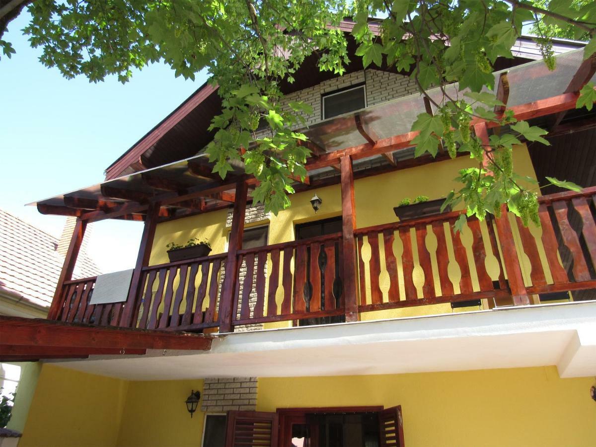 Bazsi Apartman Hajduszoboszlo Exterior photo